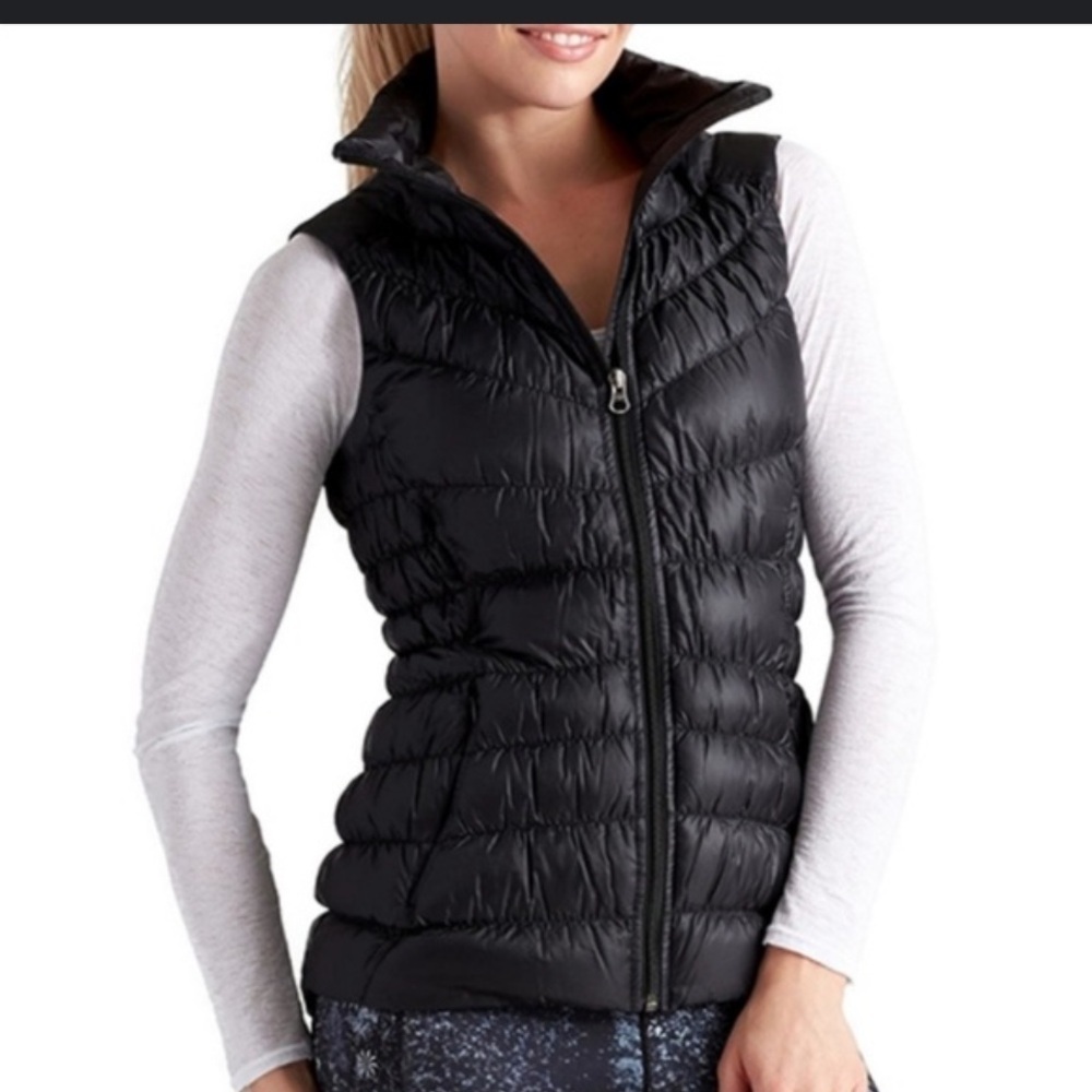 Athleta Downalicious Deluxe Vest black M casual $150 winter zip active workout